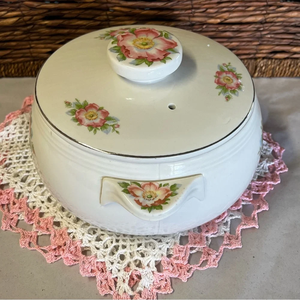 Halls Superior Quality Kitchenware Rose White Casserole Dish Circa 1945